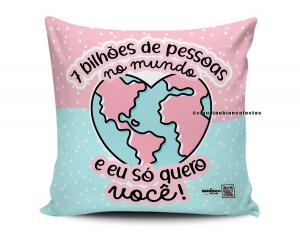 ALMOFADA DIA DOS NAMORADOS - 7 BILHÕES DE PESSOAS NO MUNDO E EU SÓ QUERO VOCÊ Tecido 100% Poliéster (microfibra) 33x30cm Personalizado Frente e Verso Sublimação  