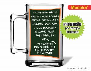 CANECA ACRÍLICA DIA DOS PROFESSORES - MOD007 Poliestireno  Frente colorido Impressão no Adesivo Vinil   