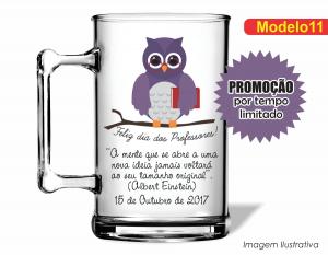 CANECA ACRÍLICA DIA DOS PROFESSORES - MOD011 Poliestireno  Frente colorido Impressão no Adesivo Vinil   