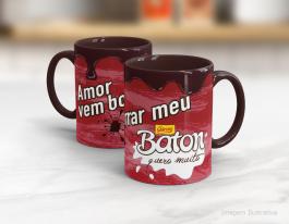 CANECA EM CERÂMICA DIA DOS NAMORADOS - AMOR VEM BORRAR MEU BATON Caneca Cerâmica Branca com Alça e Interior em Cores 325ml  Sublimação  