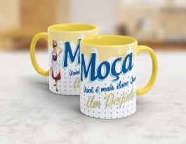 CANECA EM CERÂMICA DIA DOS NAMORADOS - MOÇA VOC~E É MAIS DOCE QUE UM BEIJINHO Caneca Cerâmica Branca com Alça e Interior em Cores 325ml  Sublimação  