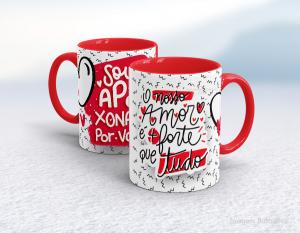 CANECA EM CERÂMICA DIA DOS NAMORADOS - O NOSSO AMOR É + FORTE QUE TUDO Caneca Cerâmica Branca com Alça e Interior em Cores 325ml  Sublimação  