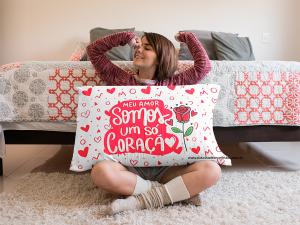 FRONHA PARA TRAVESSEIRO DIA DOS NAMORADOS - MEU AMOR SOMOS UM SÓ CORAÇÃO MICROFIBRA 70X50cm    