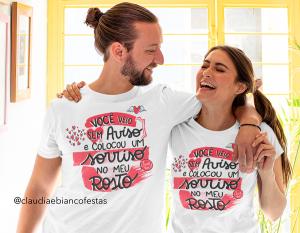 KIT CAMISETA DIA DOS NAMORADOS - VOCÊ VEIO SEM AVISO E COLOCOU UM SORRISO NO MEU ROSTO Tecido 100% Poliéster Estampa Colorida A3  Sublimação  