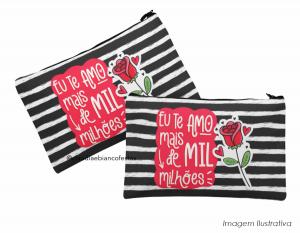 nécessaire dia dos namorados - eu te amo mais de mil milhões Tecido 100% Poliéster Nécessaire P (20L X 14A) | Nécessaire G (30A X 1  Duratran 600 Costura Artesanal 